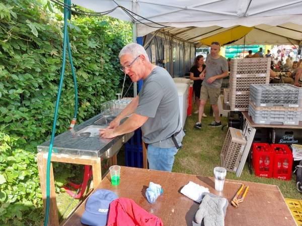 Emelkoen bruist  25 - Reuze Rommelmarkt met Boeken-, Vinyl- en CD‑Beurs in Humelgem 